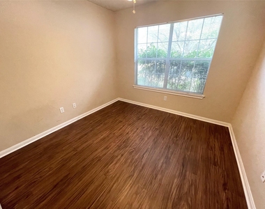 4423 Meadowside Ln - Photo Thumbnail 14