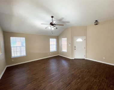 4423 Meadowside Ln - Photo Thumbnail 4
