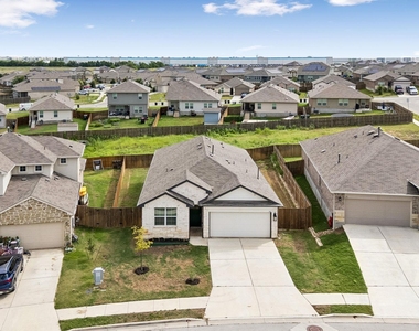 142 Solitude Dr - Photo Thumbnail 3