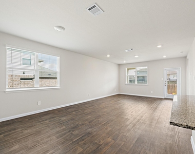 142 Solitude Dr - Photo Thumbnail 7