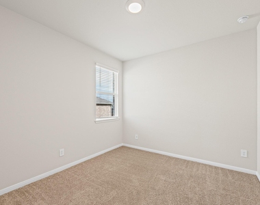 142 Solitude Dr - Photo Thumbnail 23