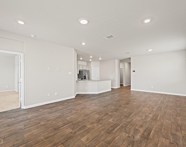 142 Solitude Dr - Photo Thumbnail 5