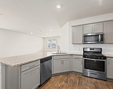 142 Solitude Dr - Photo Thumbnail 10