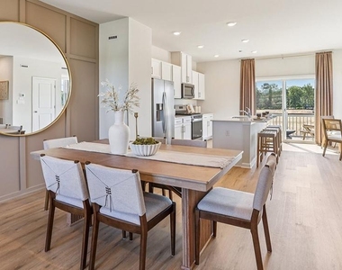 143 Essex Drive - Photo Thumbnail 4