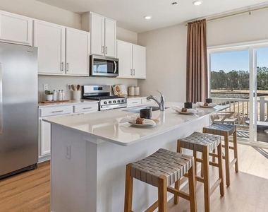143 Essex Drive - Photo Thumbnail 6