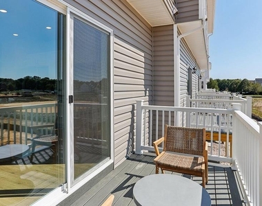 143 Essex Drive - Photo Thumbnail 9
