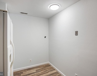 2504 Greenwood Drive - Photo Thumbnail 9