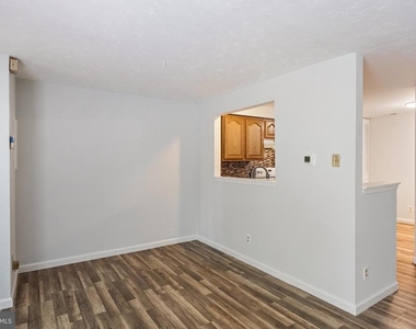 2504 Greenwood Drive - Photo Thumbnail 10