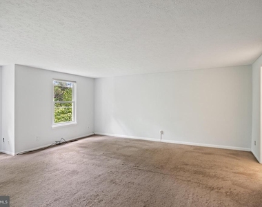 2504 Greenwood Drive - Photo Thumbnail 19