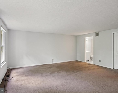 2504 Greenwood Drive - Photo Thumbnail 20