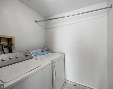 2504 Greenwood Drive - Photo Thumbnail 17