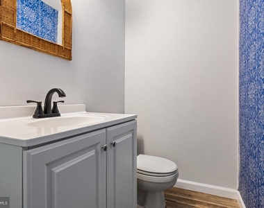 2504 Greenwood Drive - Photo Thumbnail 11