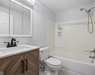 2504 Greenwood Drive - Photo Thumbnail 16