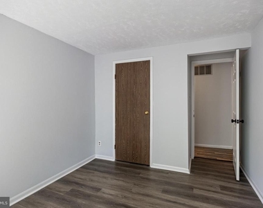 2504 Greenwood Drive - Photo Thumbnail 15