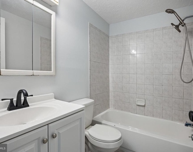 2504 Greenwood Drive - Photo Thumbnail 23