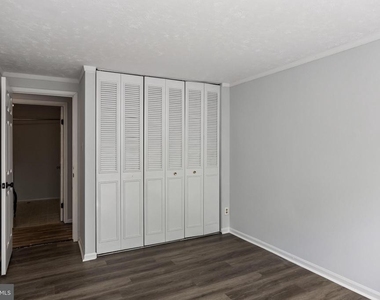 2504 Greenwood Drive - Photo Thumbnail 13