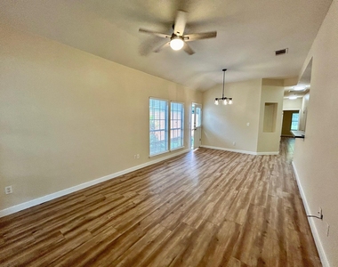 8710 Weiser Dr - Photo Thumbnail 2