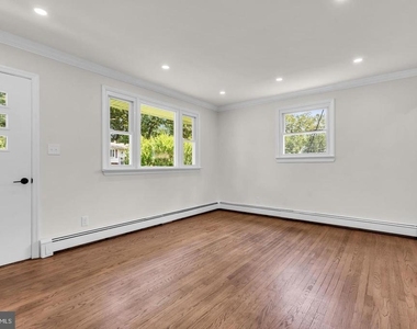 520 W Virginia Road - Photo Thumbnail 9