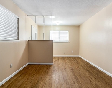 2802 St Edwards Cir - Photo Thumbnail 8