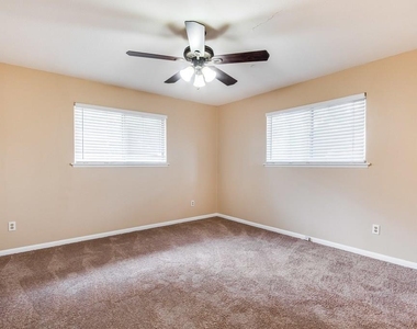 2802 St Edwards Cir - Photo Thumbnail 4