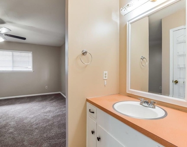 2802 St Edwards Cir - Photo Thumbnail 2
