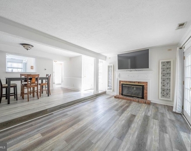 10 Forestview Court - Photo Thumbnail 3