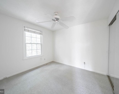 10 Forestview Court - Photo Thumbnail 11