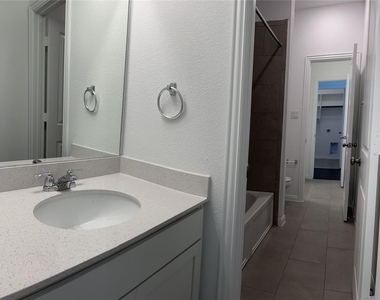 521 Panzano Dr - Photo Thumbnail 19