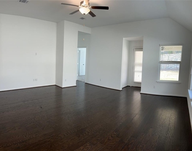 521 Panzano Dr - Photo Thumbnail 10