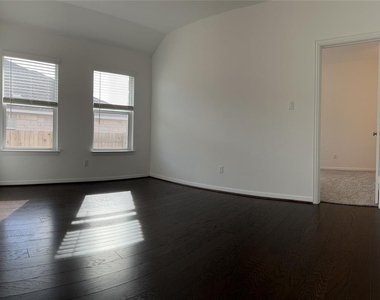 521 Panzano Dr - Photo Thumbnail 17