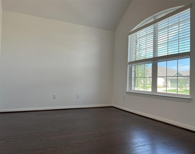 521 Panzano Dr - Photo Thumbnail 9