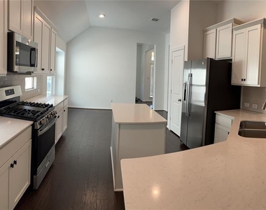 521 Panzano Dr - Photo Thumbnail 7