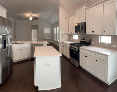 521 Panzano Dr - Photo Thumbnail 6