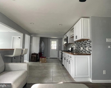 221 County Avenue - Photo Thumbnail 4