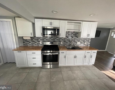 221 County Avenue - Photo Thumbnail 5
