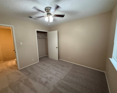812 Ramble Ln - Photo Thumbnail 9