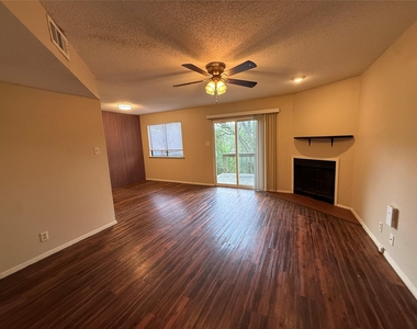 812 Ramble Ln - Photo Thumbnail 1