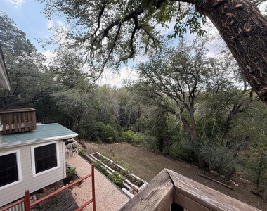 812 Ramble Ln - Photo Thumbnail 11