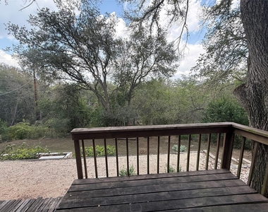 812 Ramble Ln - Photo Thumbnail 10