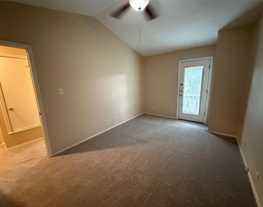 812 Ramble Ln - Photo Thumbnail 7