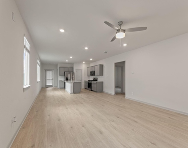237 Ashford St - Photo Thumbnail 3
