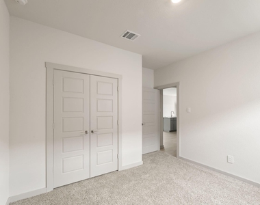 237 Ashford St - Photo Thumbnail 9