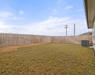 237 Ashford St - Photo Thumbnail 22