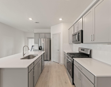 237 Ashford St - Photo Thumbnail 8