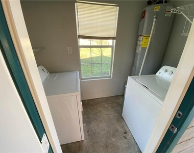 6113 Manor Rd - Photo Thumbnail 12