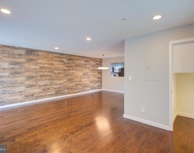 4304 Applegate Lane - Photo Thumbnail 7