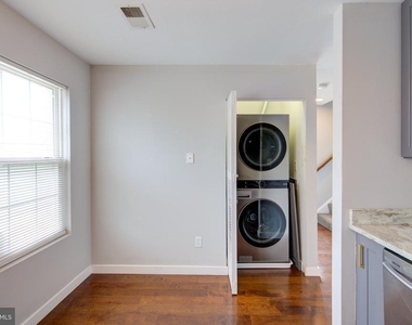 4304 Applegate Lane - Photo Thumbnail 14