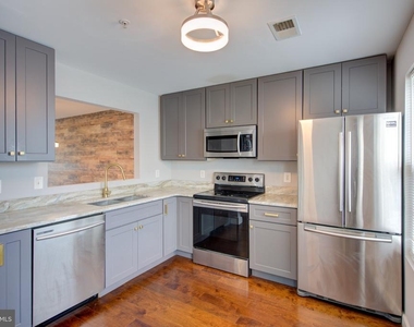 4304 Applegate Lane - Photo Thumbnail 12