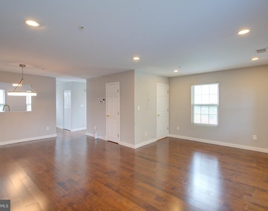 4304 Applegate Lane - Photo Thumbnail 5