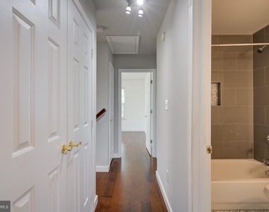 4304 Applegate Lane - Photo Thumbnail 23